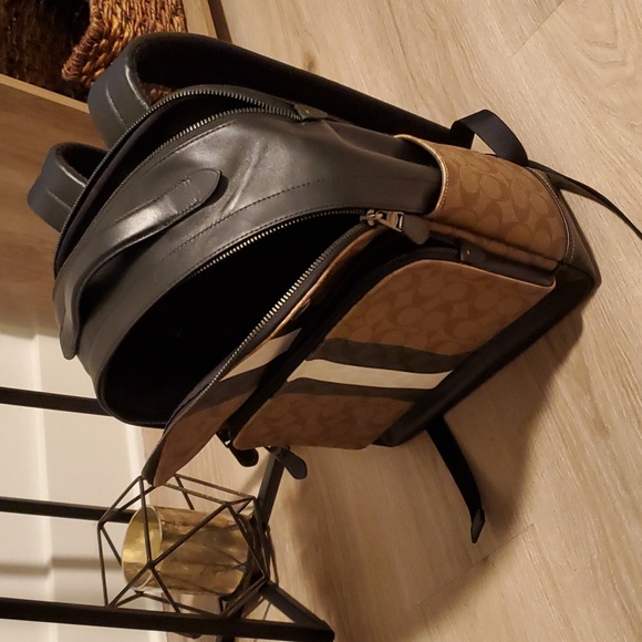 Coach Graham Backpack in Blocked Signature Canvas with Varsity Stripe - Picture 4 of 4